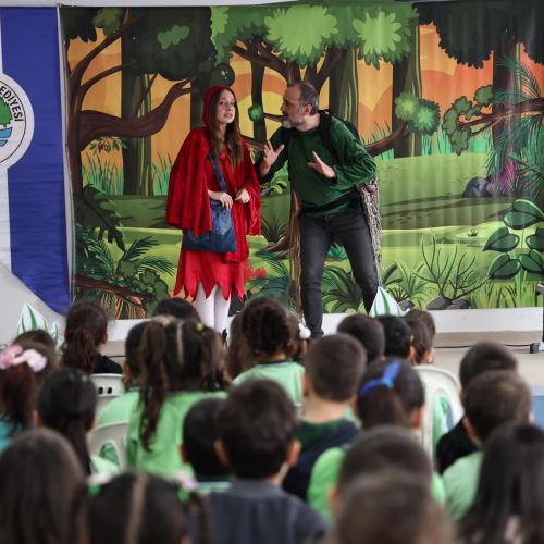 Başkanımız Sn.Tahsin Erdem’den Miniklere Tiyatro Sürprizi: ‘Kırmızı Başlıklı Kız’ Sahnelendi