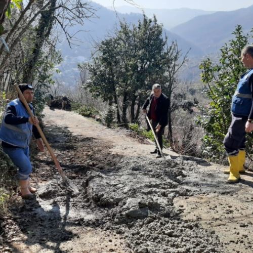 Ontemmuz Mahallesi’nde beton yol çalışmalarımız devam ediyor.