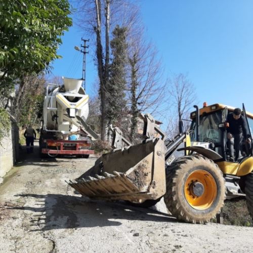 Ontemmuz Mahallesi’nde beton yol çalışmalarımız devam ediyor.