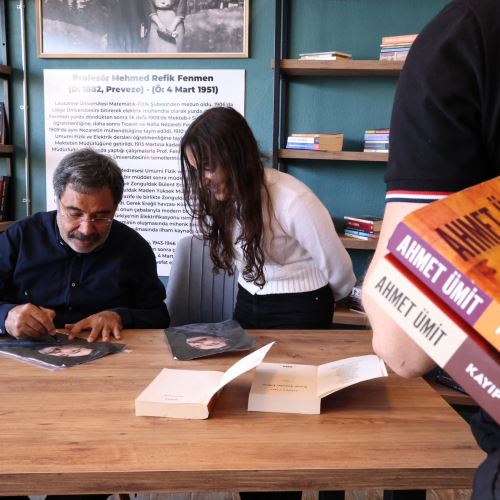 Ünlü Yazar Ahmet Ümit, Refik Fenmen Okuma Salonu'nda Zonguldaklı Okurlarıyla Buluştu