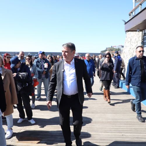Ünlü Yazar Ahmet Ümit, Refik Fenmen Okuma Salonu'nda Zonguldaklı Okurlarıyla Buluştu