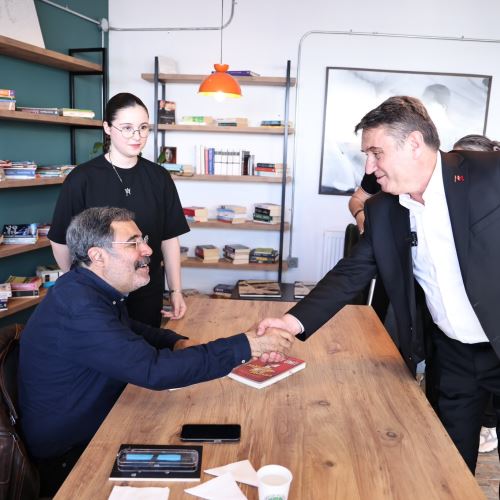 Ünlü Yazar Ahmet Ümit, Refik Fenmen Okuma Salonu'nda Zonguldaklı Okurlarıyla Buluştu