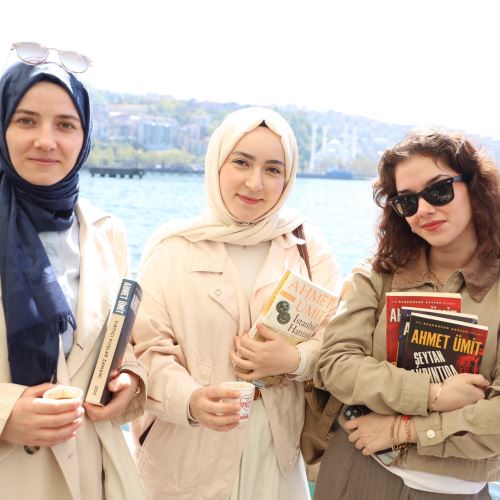 Ünlü Yazar Ahmet Ümit, Refik Fenmen Okuma Salonu'nda Zonguldaklı Okurlarıyla Buluştu