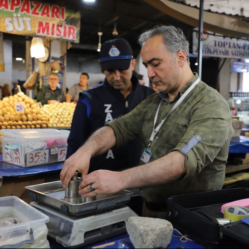 Soğuksu Pazaryeri’nde Zabıta Ekiplerimizden Titiz Denetim