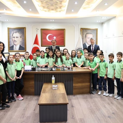 Bahçelievler İlkokulu Öğrencilerinden Başkanımız Sn.Tahsin Erdem’e Ziyaret