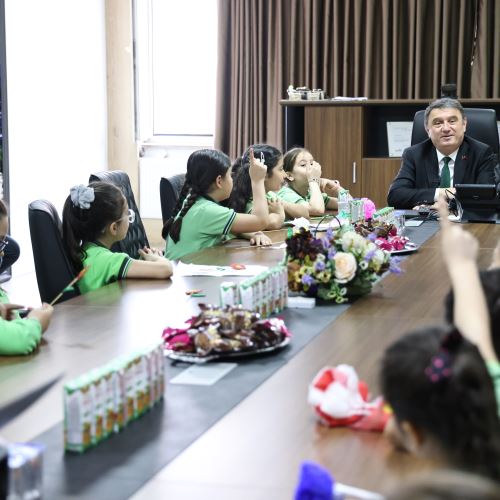Bahçelievler İlkokulu Öğrencilerinden Başkanımız Sn.Tahsin Erdem’e Ziyaret