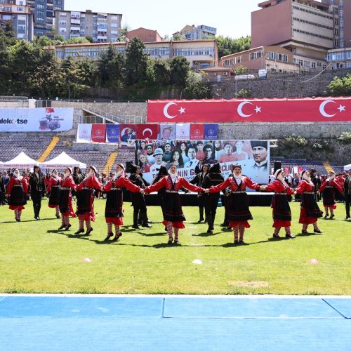 19 Mayıs Coşkusu Zonguldak’ta Renkli Görüntülere Sahne Oldu