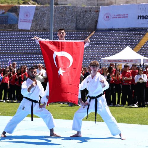 19 Mayıs Coşkusu Zonguldak’ta Renkli Görüntülere Sahne Oldu
