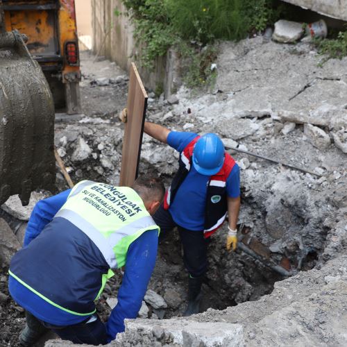  Ekiplerimiz Şehrin Her Noktasında Çalışmalarını Sürdürüyor