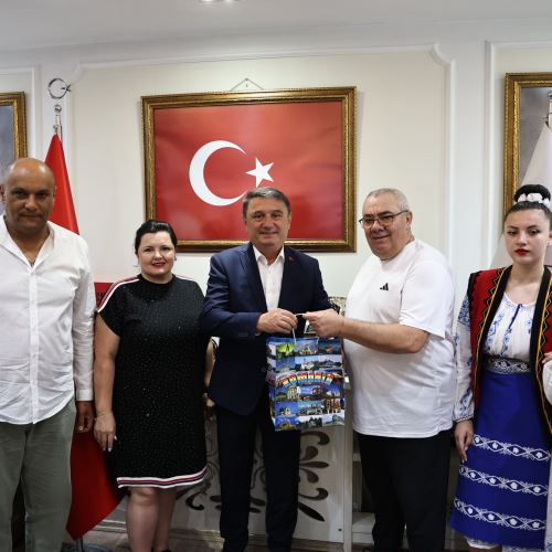 Romen Halk Dansçılarından Dostluk Ziyareti