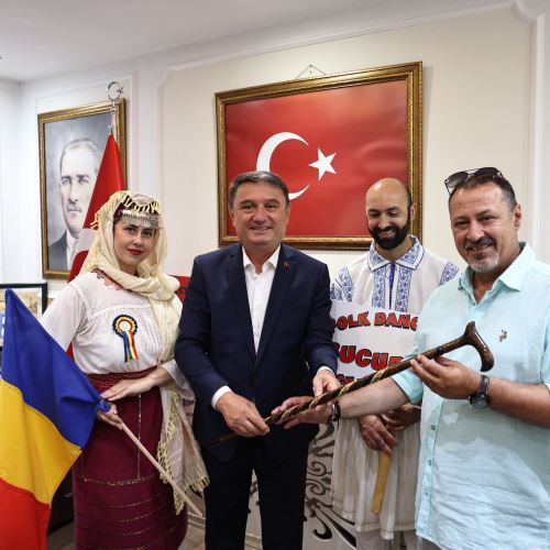 Romen Halk Dansçılarından Dostluk Ziyareti