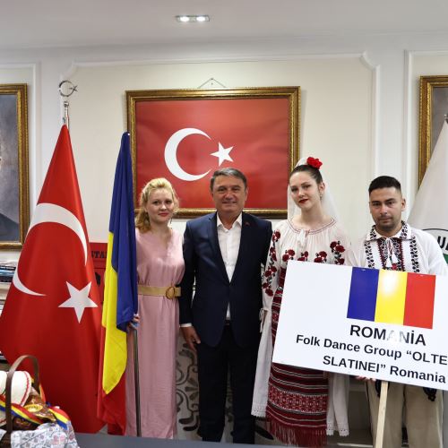 Romen Halk Dansçılarından Dostluk Ziyareti