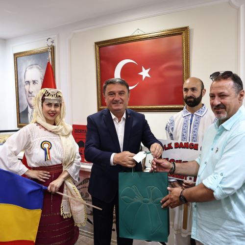 Romen Halk Dansçılarından Dostluk Ziyareti