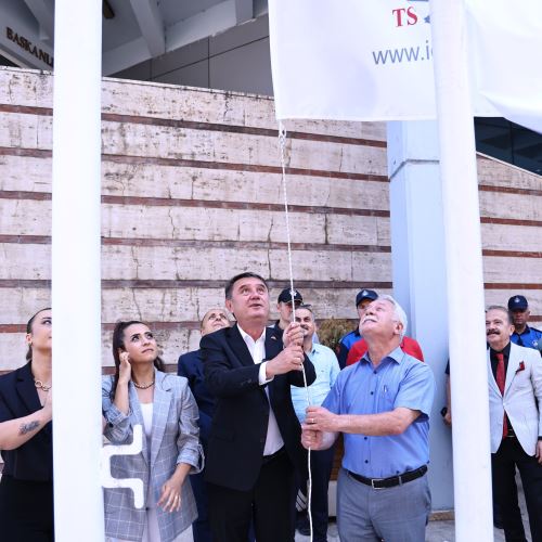 Belediyemize 10002 Müşteri Memnuniyeti Yönetim Sistemi Bayrağı