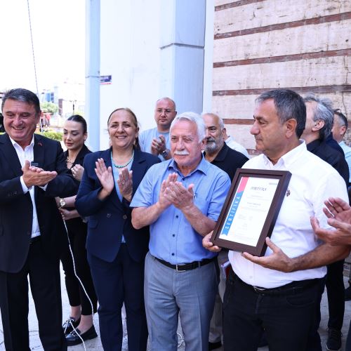 Belediyemize 10002 Müşteri Memnuniyeti Yönetim Sistemi Bayrağı