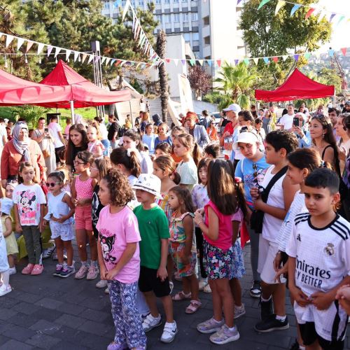 Zonguldak’ta Çocuk Şenliği Renkli Görüntülerle Başladı