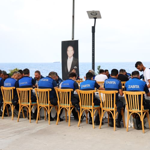 Başkanımız Sn.Tahsin ERDEM Kapuz Plajında Zabıta Teşkilatının Kuruluş Yıldönümünü Kutladı
