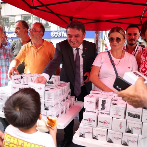 Başkanıız Sn.Tahsin Erdem’den Mevlid Kandili’nde Kandil Simidi İkramı