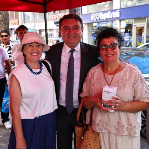 Başkanıız Sn.Tahsin Erdem’den Mevlid Kandili’nde Kandil Simidi İkramı