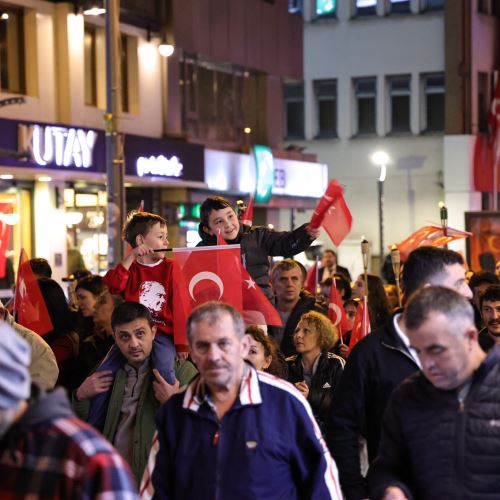 Cumhuriyet’in İlk Vilayetinde Coşkulu Yürüyüş ve Unutulmaz Konser