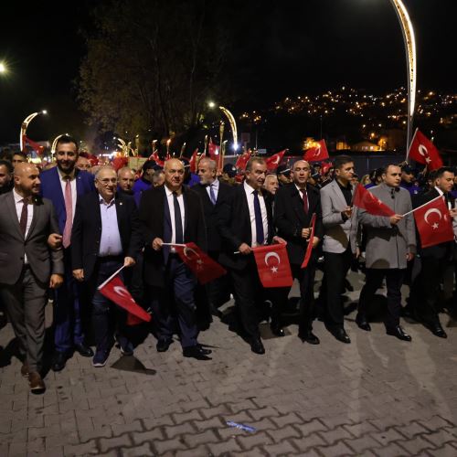 Cumhuriyet’in İlk Vilayetinde Coşkulu Yürüyüş ve Unutulmaz Konser