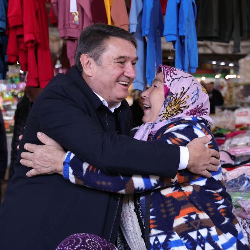 Başkanımız Sn. Tahsin Erdem Soğuksu Pazar Yerinde Esnaf ve Vatandaşlarımız ile Buluştu