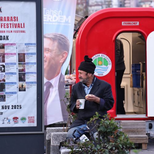 Zonguldak Belediyesi’nden Güne Sıcak Başlangıç: Çorba İkramı Uygulaması Başladı