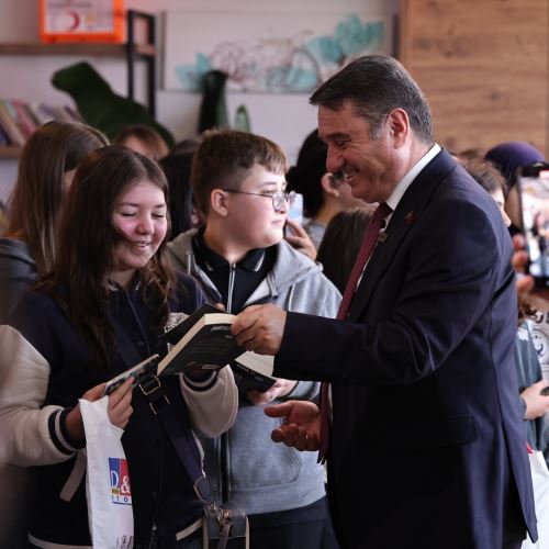 Yazar Işıl Işık Zonguldak’ta Okurlarıyla Buluştu