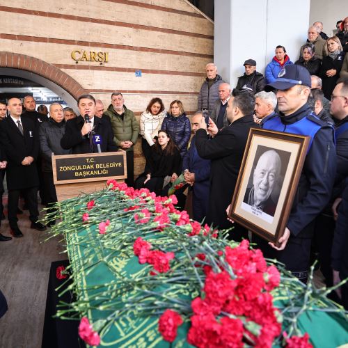 Vefat Eden Eski Belediye Başkanımız Yüksel Aytaç İçin Belediye Hizmet Binası Önünde Tören Düzenlendi