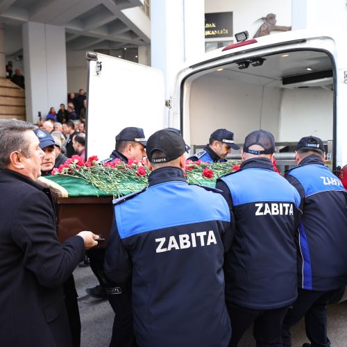 Vefat Eden Eski Belediye Başkanımız Yüksel Aytaç İçin Belediye Hizmet Binası Önünde Tören Düzenlendi