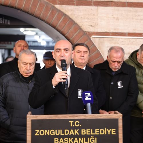 Vefat Eden Eski Belediye Başkanımız Yüksel Aytaç İçin Belediye Hizmet Binası Önünde Tören Düzenlendi