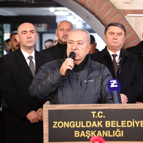 Vefat Eden Eski Belediye Başkanımız Yüksel Aytaç İçin Belediye Hizmet Binası Önünde Tören Düzenlendi