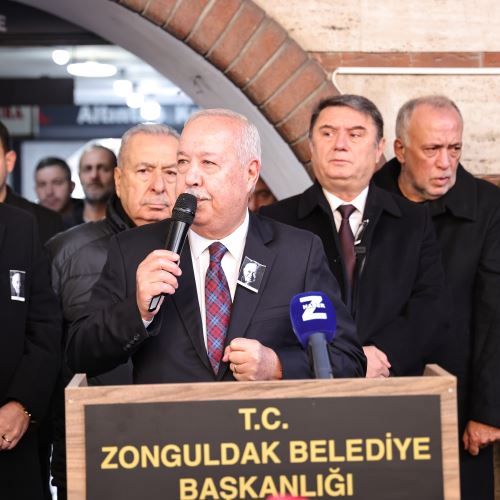 Vefat Eden Eski Belediye Başkanımız Yüksel Aytaç İçin Belediye Hizmet Binası Önünde Tören Düzenlendi