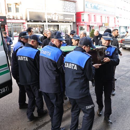 Vefat Eden Eski Belediye Başkanımız Yüksel Aytaç İçin Belediye Hizmet Binası Önünde Tören Düzenlendi