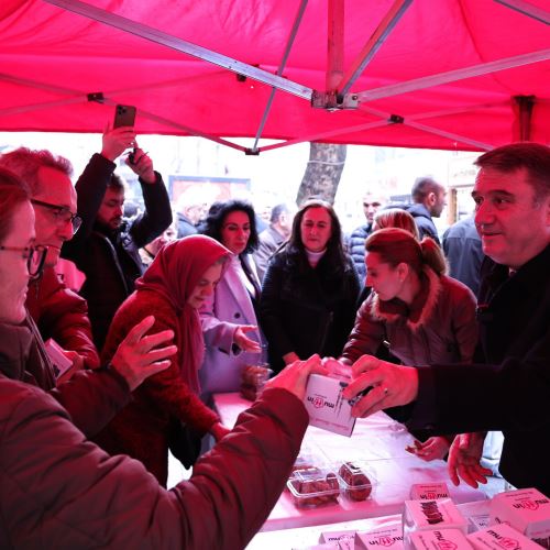Başkanımız Sn.Tahsin Erdem Vatandaşlarımıza Kandil Simidi İkramında Bulundu