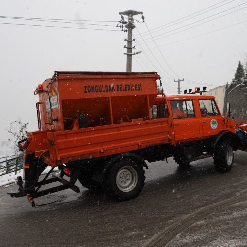 Kar Yağışına Karşı Ekiplerimiz 7/24 Görev Başında