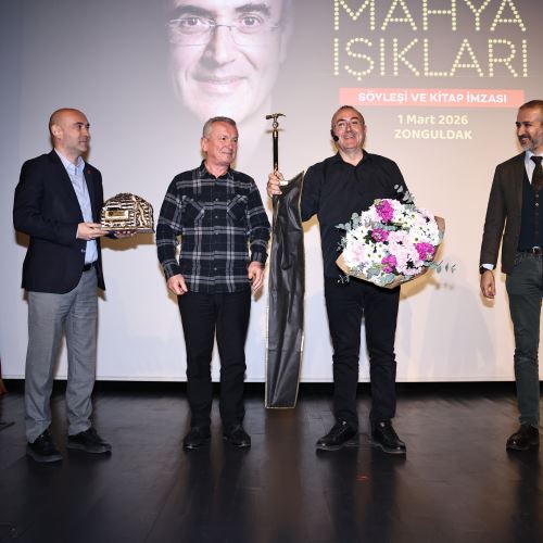 Zonguldak’ta Sunay Akın Rüzgârı: “Mahya Işıkları” Söyleşisi Yoğun İlgi Gördü