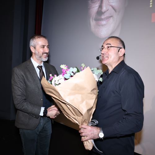 Zonguldak’ta Sunay Akın Rüzgârı: “Mahya Işıkları” Söyleşisi Yoğun İlgi Gördü