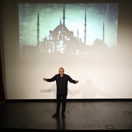 Zonguldak’ta Sunay Akın Rüzgârı: “Mahya Işıkları” Söyleşisi Yoğun İlgi Gördü