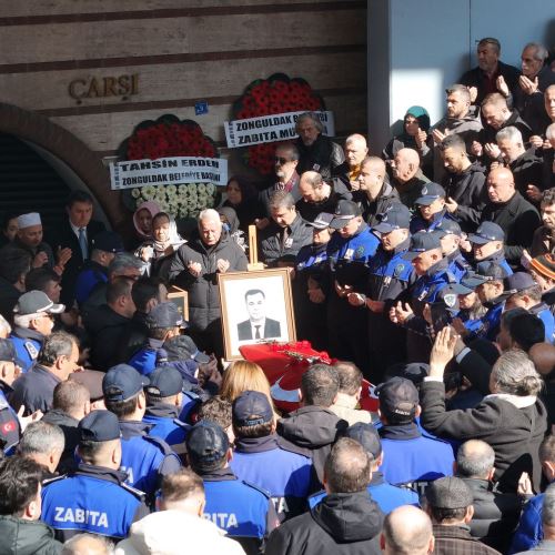 Zabıta Müdürümüz Nazmi Çolban İçin Belediye Önünde Tören Düzenlendi