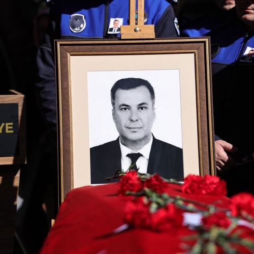 Zabıta Müdürümüz Nazmi Çolban İçin Belediye Önünde Tören Düzenlendi