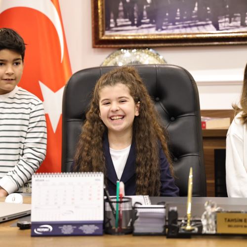 TOKİ Yenimahalle İlkokulu Öğrencisi Mercan Su Uzun Temsili Belediye Başkanı Oldu