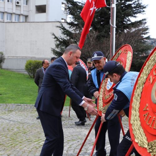 18 Mart Şehitleri Anma ve Çanakkale Zaferi’nin 105’inci yıldönümü nedeniyle, çelenk koyma törenimizi gerçekleştirdik.