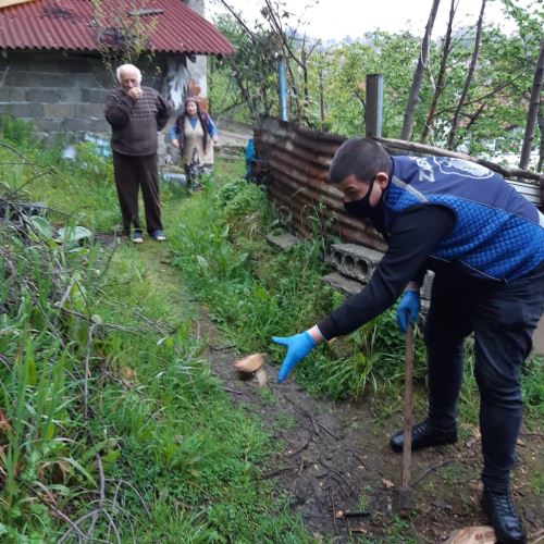 Vefa Sosyal Destek Grubumuz Odun Kırıyor, Kömür Taşıyor