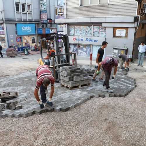 Hayribey Sokak'ta Parke Kaplaması Başladı