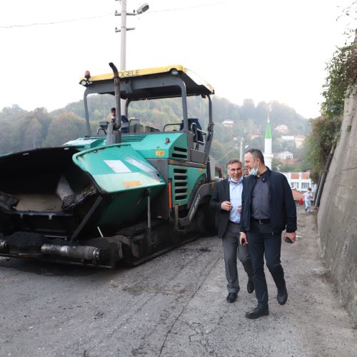 Başkanımız Dr.Ömer Selim ALAN'dan  Personelimize Tatlı İkramı