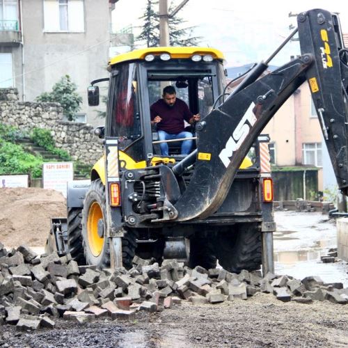 Ekiplerimiz Kötü Hava Koşullarına Rağmen Çalışmalarını Sürdürüyor