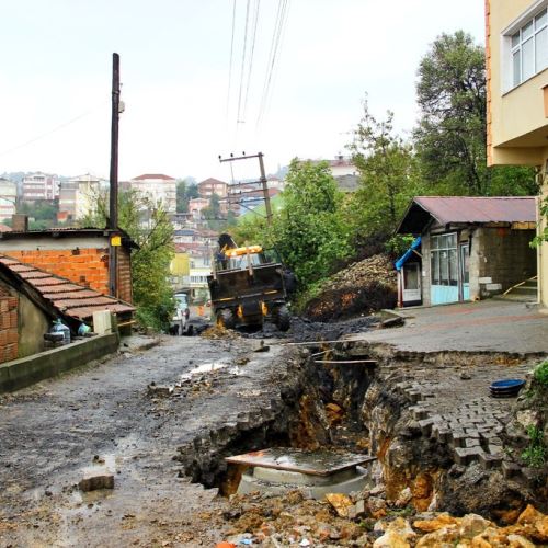 Ekiplerimiz Kötü Hava Koşullarına Rağmen Çalışmalarını Sürdürüyor