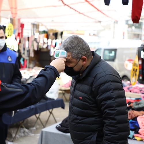 Zabıta Ekiplerimiz Pazar Yerlerinde Covid-19 Denetimi Gerçekleştirdi