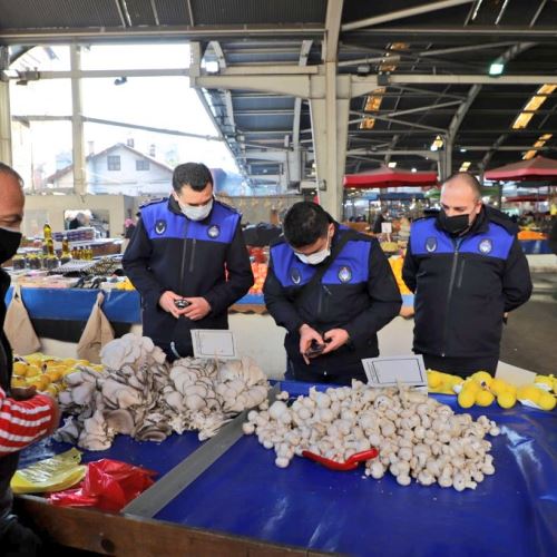 Zabıta Ekiplerimiz Pazar Yerlerinde Covid-19 Denetimi Gerçekleştirdi